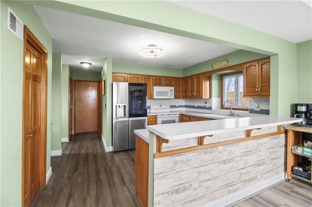 202 SW 25th Street, Oak Grove, MO 64075