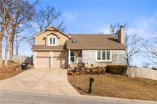 202 SW 25th Street, Oak Grove, MO 64075
