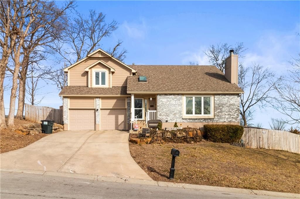 202 SW 25th Street, Oak Grove, MO 64075