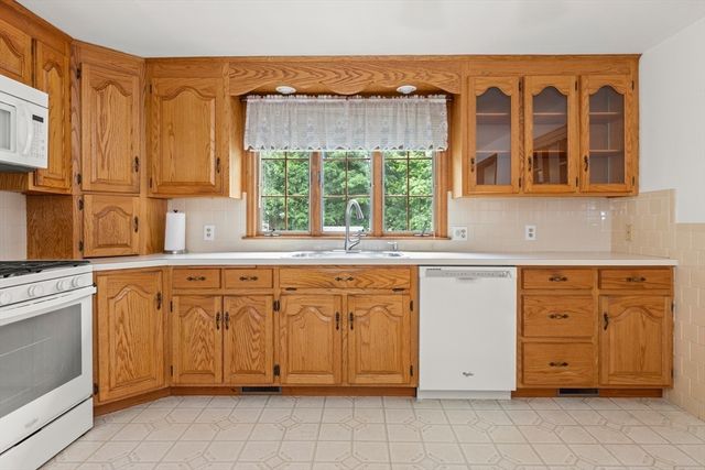 1 Rambler Rd, Methuen, MA 01844