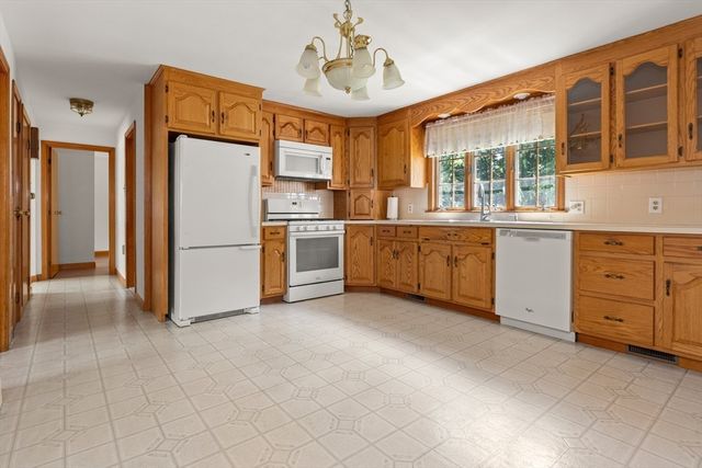 1 Rambler Rd, Methuen, MA 01844