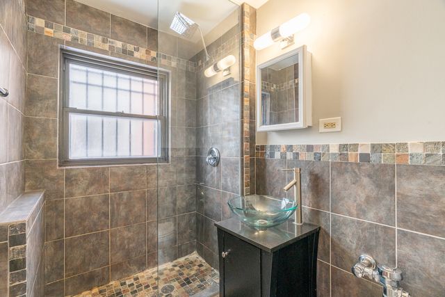 5815 N Sheridan Road PH2, Chicago, IL 60660