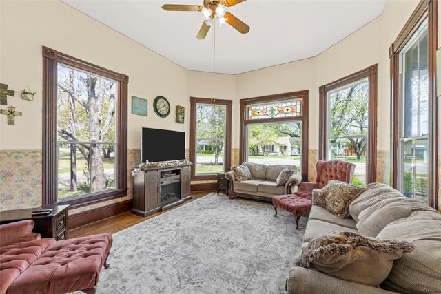 722 S Harrison Street, West, TX 76691