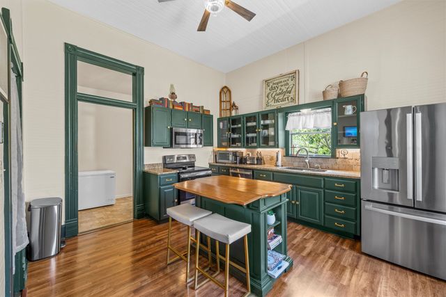 722 S Harrison Street, West, TX 76691