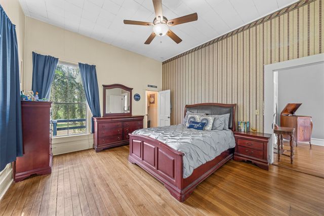 722 S Harrison Street, West, TX 76691