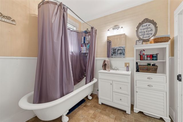 722 S Harrison Street, West, TX 76691