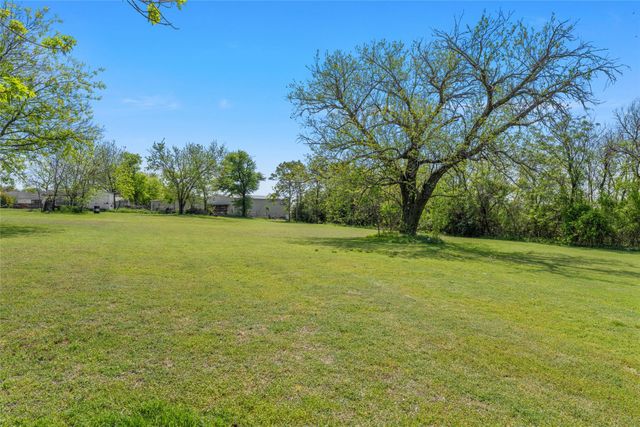 722 S Harrison Street, West, TX 76691