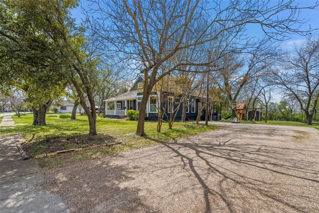 722 S Harrison Street, West, TX 76691