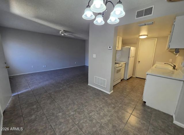 3213 W Royal Palm Road, Phoenix, AZ 85051
