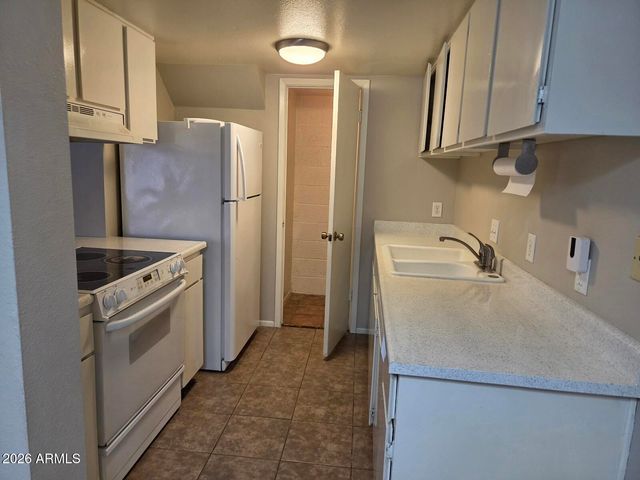 3213 W Royal Palm Road, Phoenix, AZ 85051