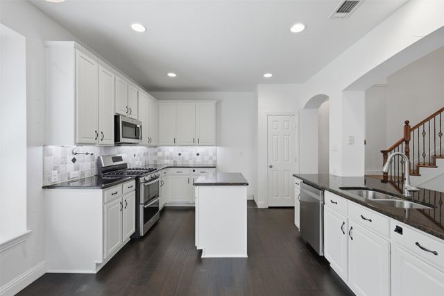 6974 Shoreview Drive, Grand Prairie, TX 75054