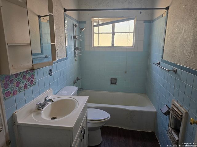 122 Roesler, San Antonio, TX 78220