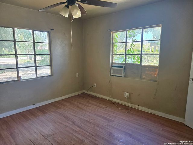 122 Roesler, San Antonio, TX 78220