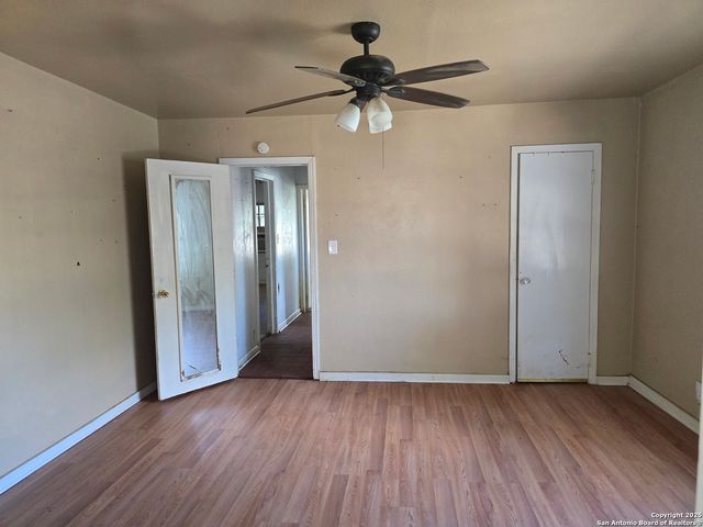 122 Roesler, San Antonio, TX 78220