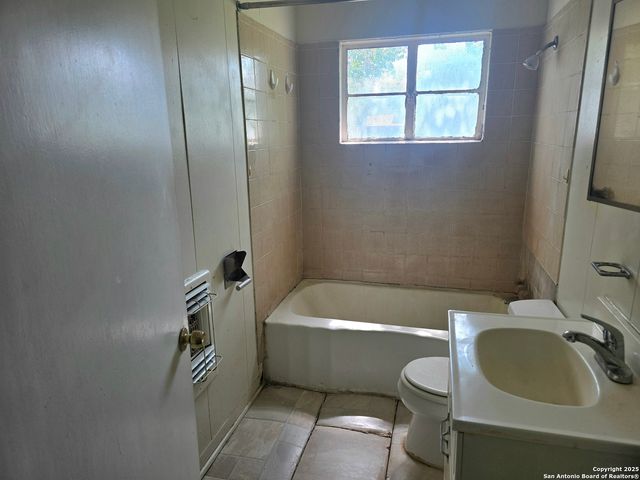 122 Roesler, San Antonio, TX 78220