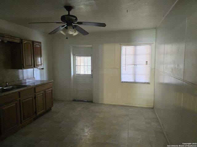 122 Roesler, San Antonio, TX 78220