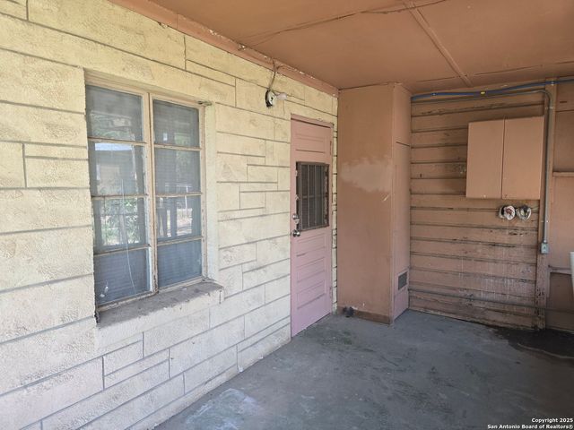 122 Roesler, San Antonio, TX 78220