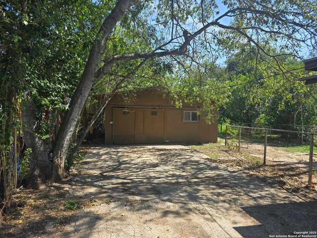 122 Roesler, San Antonio, TX 78220