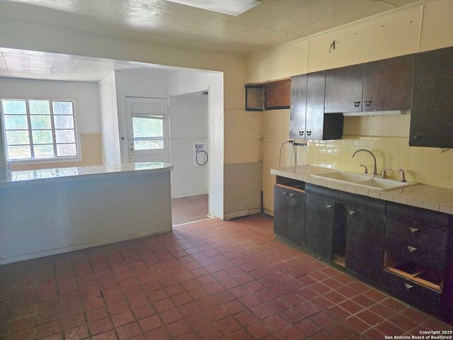 122 Roesler, San Antonio, TX 78220