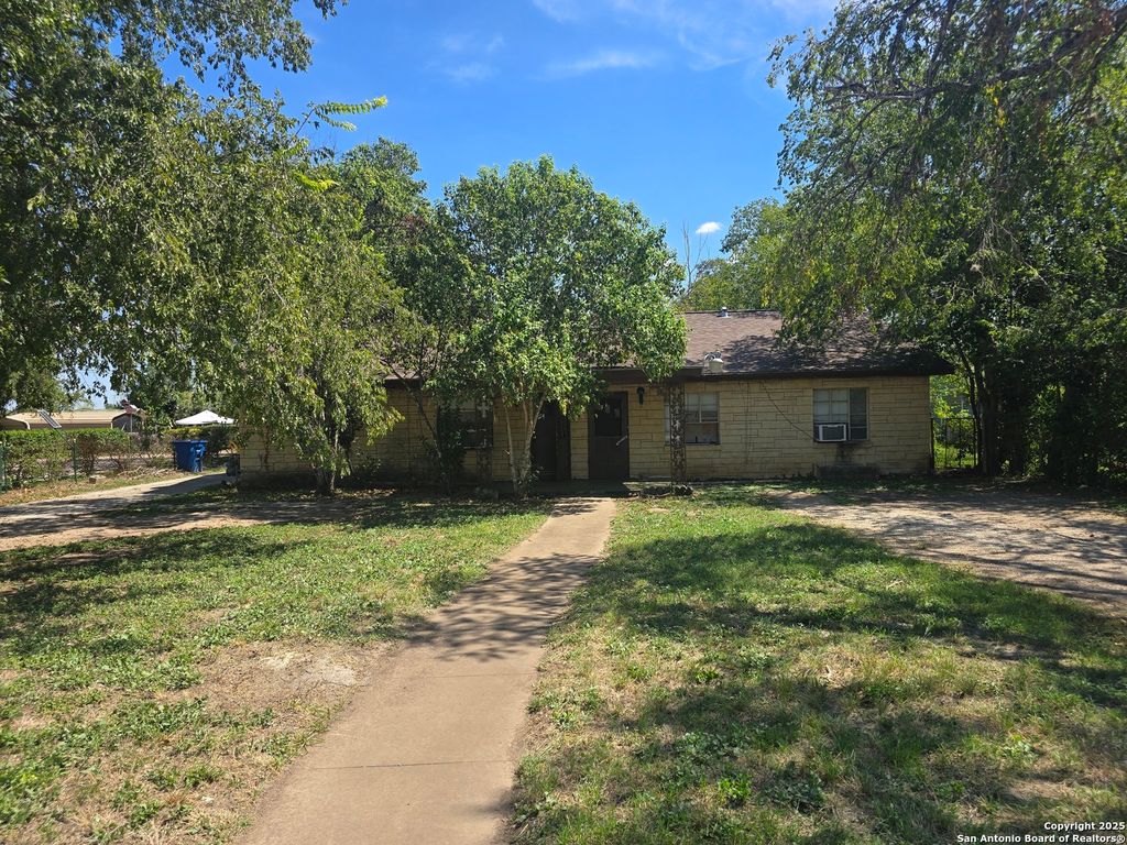 122 Roesler, San Antonio, TX 78220