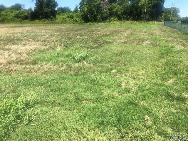 18450 Olive Street Road Road, Chesterfield, MO 63005