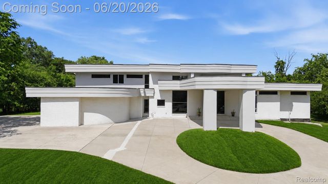 24696 Franklin Park Drive, Franklin Village, MI 48025
