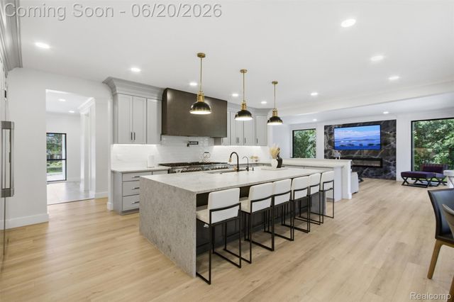 24696 Franklin Park Drive, Franklin Village, MI 48025