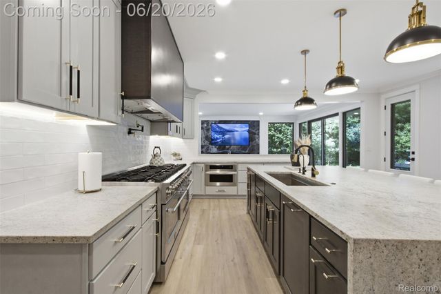 24696 Franklin Park Drive, Franklin Village, MI 48025