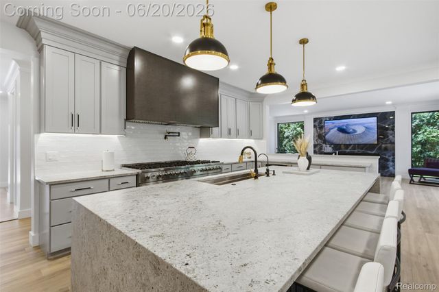 24696 Franklin Park Drive, Franklin Village, MI 48025