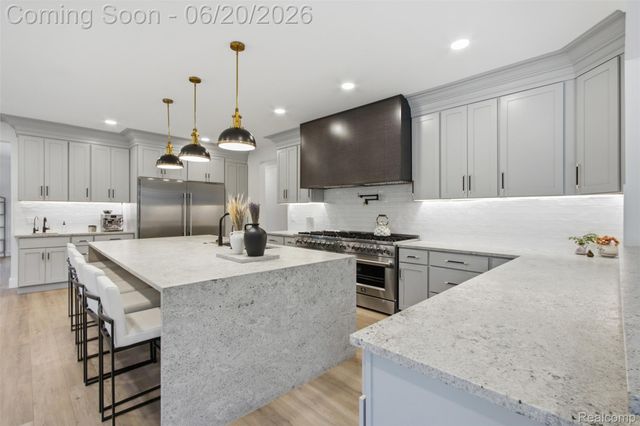 24696 Franklin Park Drive, Franklin Village, MI 48025