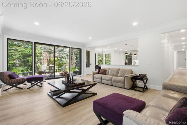 24696 Franklin Park Drive, Franklin Village, MI 48025