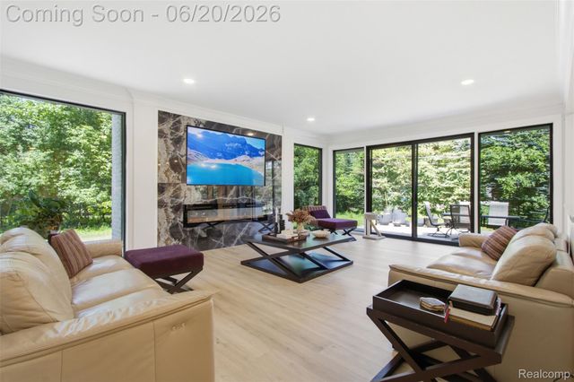 24696 Franklin Park Drive, Franklin Village, MI 48025