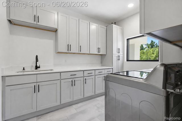 24696 Franklin Park Drive, Franklin Village, MI 48025
