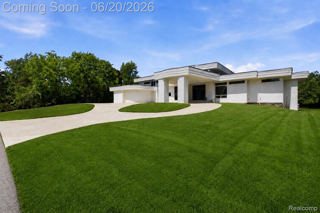 24696 Franklin Park Drive, Franklin Village, MI 48025