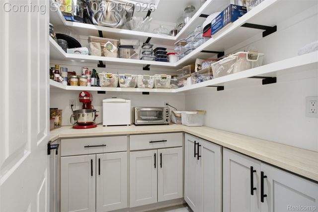 24696 Franklin Park Drive, Franklin Village, MI 48025