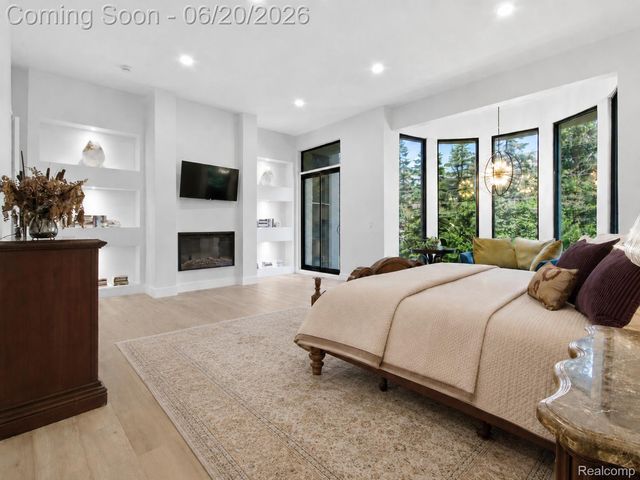 24696 Franklin Park Drive, Franklin Village, MI 48025