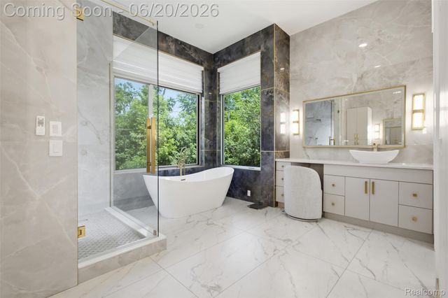 24696 Franklin Park Drive, Franklin Village, MI 48025