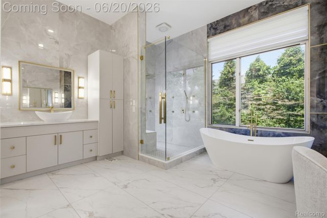 24696 Franklin Park Drive, Franklin Village, MI 48025