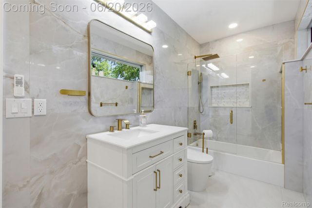 24696 Franklin Park Drive, Franklin Village, MI 48025