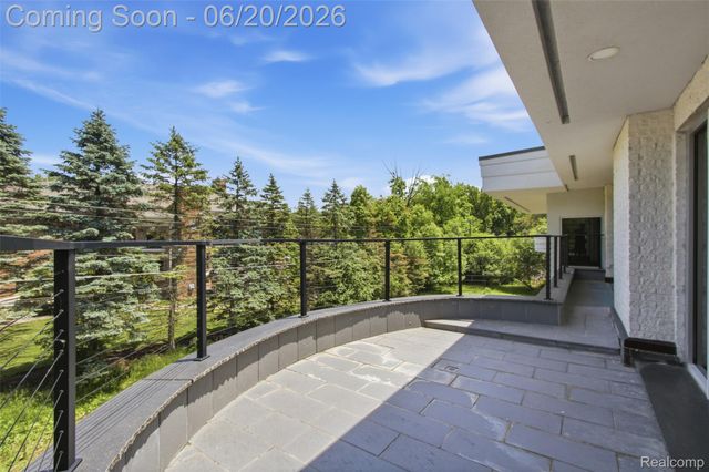 24696 Franklin Park Drive, Franklin Village, MI 48025