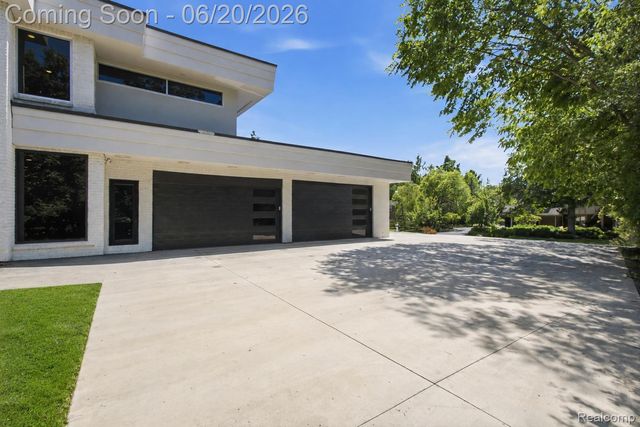 24696 Franklin Park Drive, Franklin Village, MI 48025