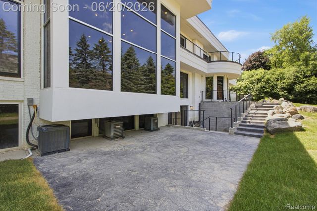 24696 Franklin Park Drive, Franklin Village, MI 48025