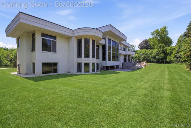 24696 Franklin Park Drive, Franklin Village, MI 48025