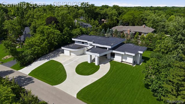 24696 Franklin Park Drive, Franklin Village, MI 48025