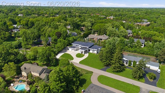 24696 Franklin Park Drive, Franklin Village, MI 48025