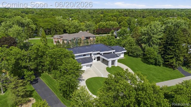 24696 Franklin Park Drive, Franklin Village, MI 48025