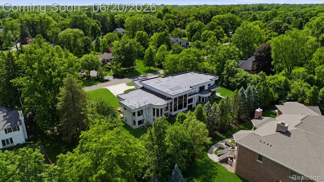 24696 Franklin Park Drive, Franklin Village, MI 48025