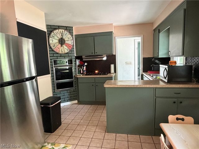 6671 Kingsdale Boulevard, Parma Heights, OH 44130