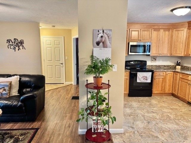 14 Servant Way, Southbridge, MA 01550