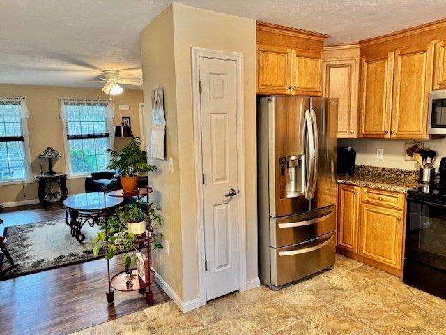 14 Servant Way, Southbridge, MA 01550